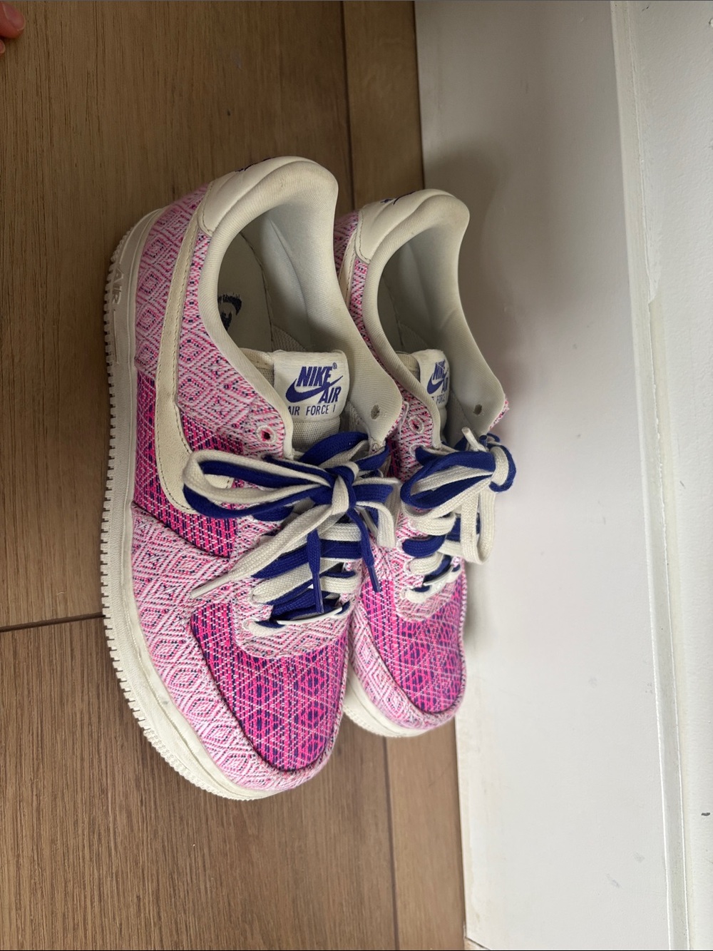 Nike women’s Pink Patterned Low-Top Sneakers with Blue Accents